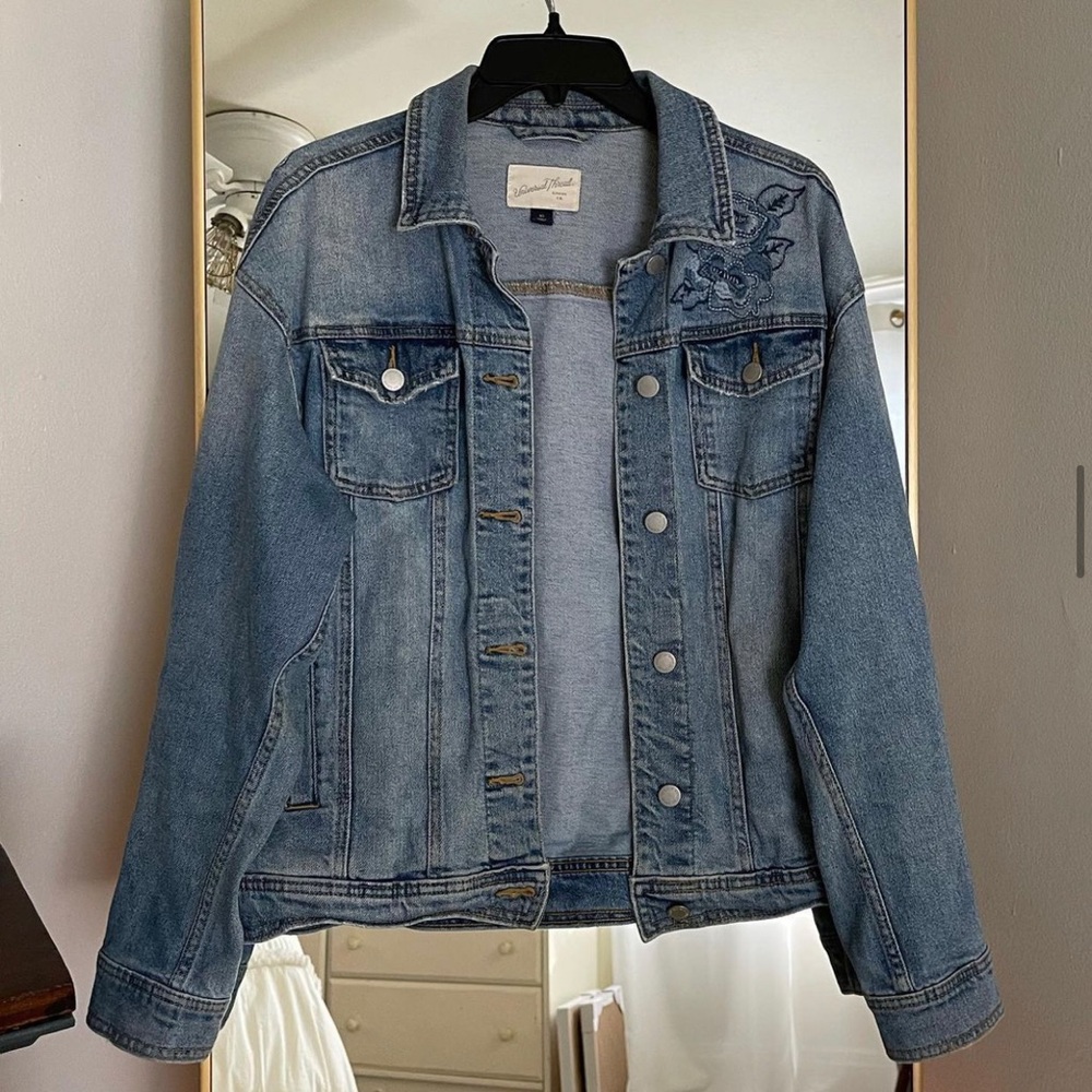Universal Thread denim jacket. Size XS. Fits XS-M.